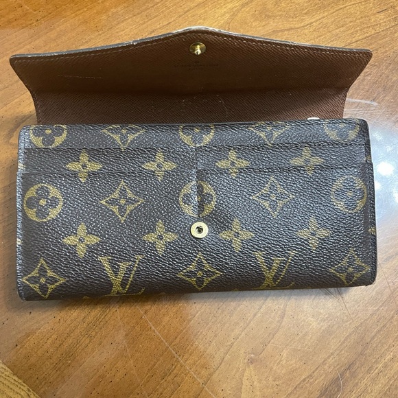 Authentic Louis Vuitton Wallet. BEST OFFER! - Picture 3 of 3